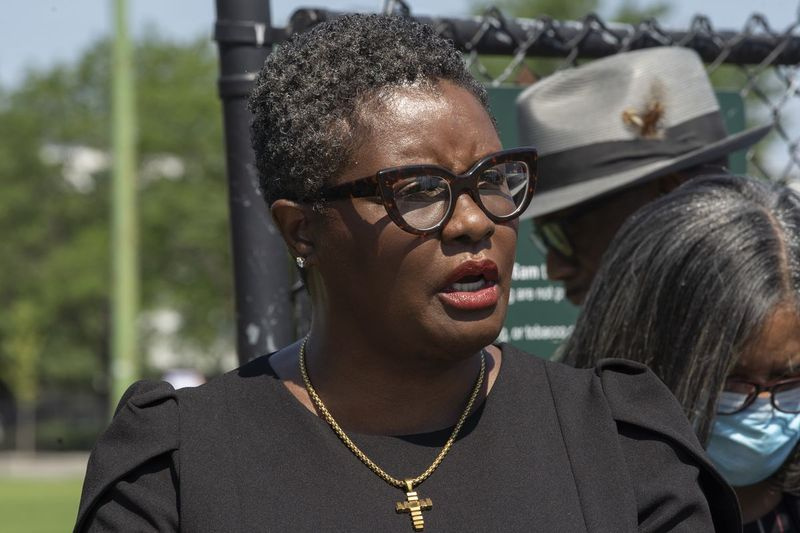 Beverly Miles, résidente de West Side, infirmière et militante communautaire, a annoncé jeudi sa candidature au poste de gouverneur de l
