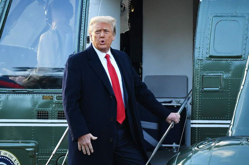 Bývalý prezident Donald Trump při odchodu z úřadu udělil milost nejméně sedmi lékařům nebo podnikatelům ve zdravotnictví, kteří byli usvědčeni z obrovských podvodů Medicare, o nichž podle žalobců často ubližovali nebo ohrožovali starší a nemohoucí pacienty, zatímco obcházeli daňové poplatníky.