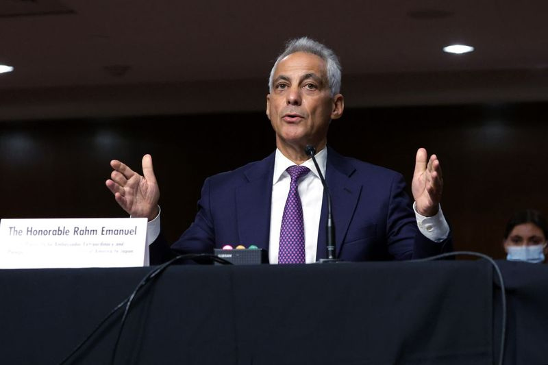 Rahm Emanuel, tidigare borgmästare i Chicago och tidigare stabschef i Vita huset Obama, vittnar under en bekräftelseförhör den 20 oktober.