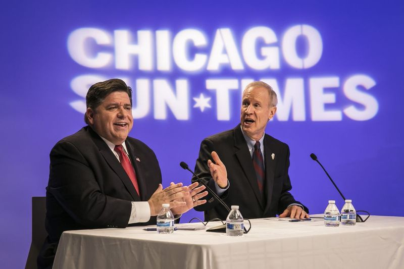 Gabenor Republikan Bruce Rauner, kanan, dan pencabar Demokratnya J.B. Pritzker bersemuka dalam perbahasan pada 9 Oktober 2018, di hadapan Lembaga Editorial Sun-Times.