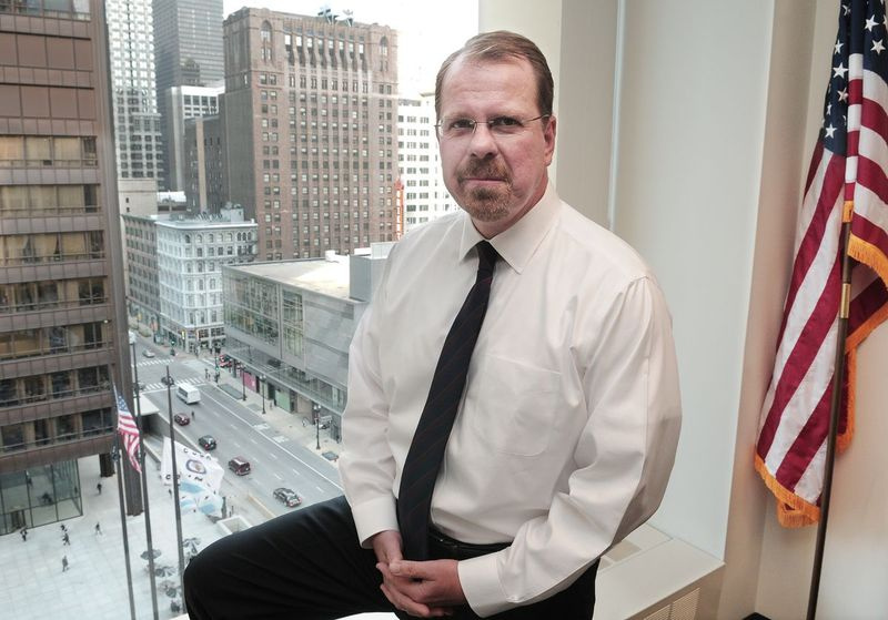 Generální inspektor Cook County Patrick Blanchard ve své kanceláři v roce 2012.