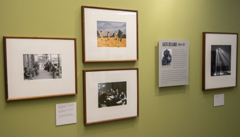   Uma nova exibição de fotos no Pullman Exhibit Hall apresenta o trabalho de Jack Delano.