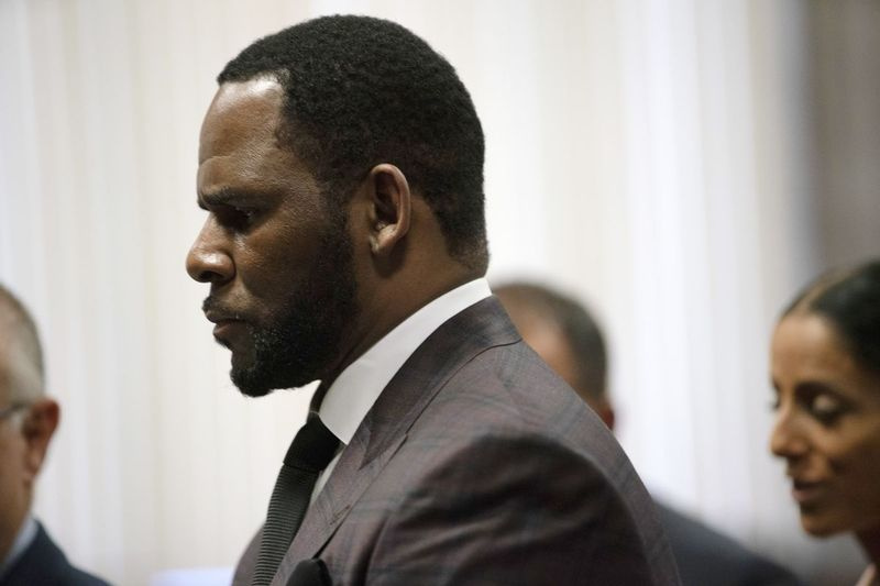 R Kelly kehrt wegen schwerer Anklage wegen sexuellen Missbrauchs vor Gericht zurück
