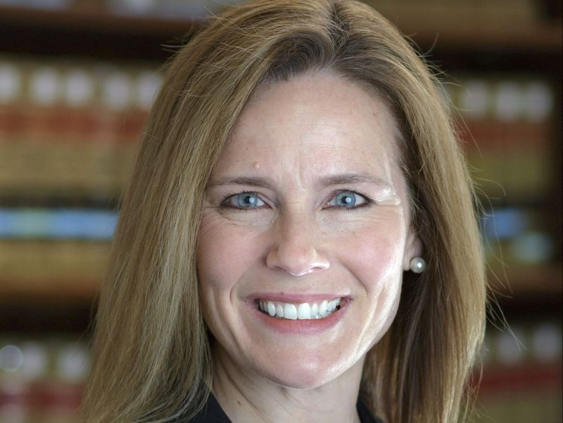 Den här bilden från 2017 från University of Notre Dame Law School i South Bend, Ind., visar domaren Amy Coney Barrett. Barrett finns på president Donald Trumps lista över potentiella kandidater för högsta domstolens domare för att fylla den plats som lämnats av den pensionerade domaren