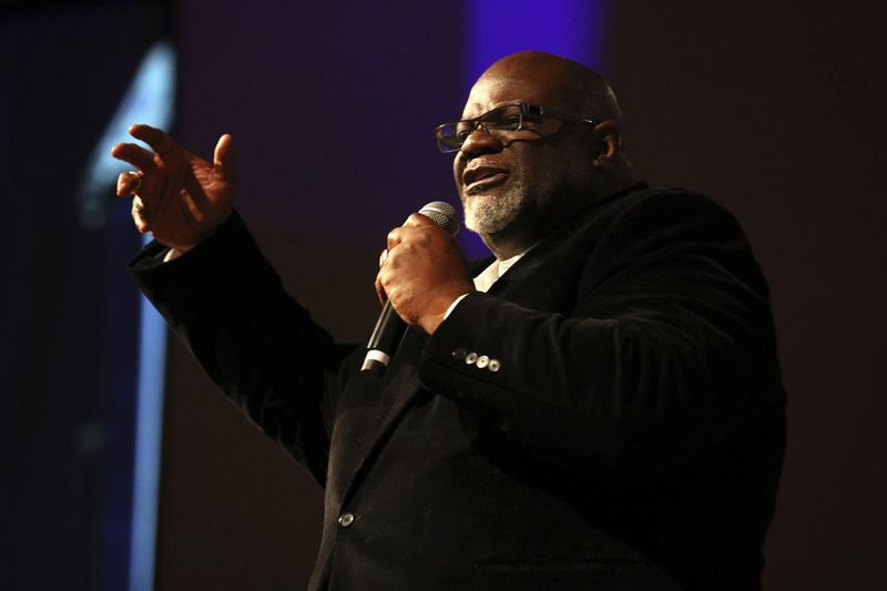 Dwight McKissic, pastorul Cornerstone Baptist Church, vorbește în timpul slujbelor din Arlington, Texas, duminică, 6 iunie 2021.