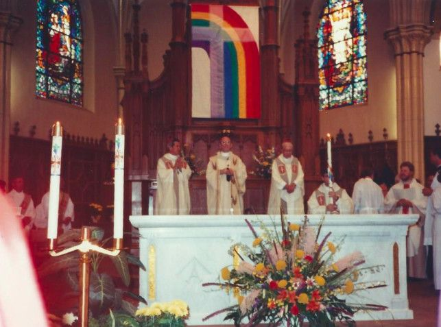 Karogs 1991. gada dievkalpojumā. | Nodrošināts foto