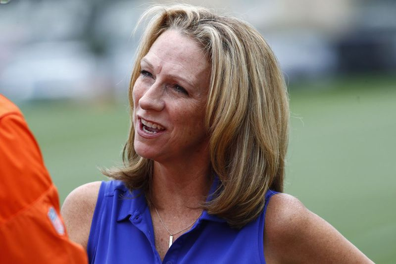 Beth Mowins vil være den første kvinde, der kalder play-by-play for Cubs.