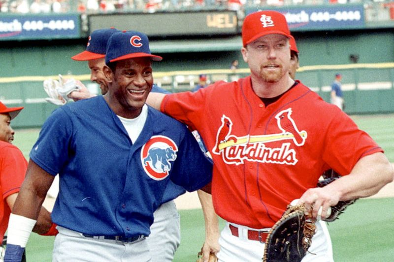 Sammy Sosa y Mark McGwire lucharon en el campo pero se hicieron amigos fuera de él, lo cual es evidente en Long Gone Summer, del director AJ Schnack.