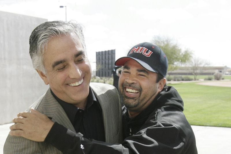 Der ESPN-Baseballreporter Pedro Gomez, der 2008 auf einem Foto mit dem ehemaligen White Sox-Manager Ozzie Guillen zu sehen war, starb am Sonntag im Alter von 58 Jahren.