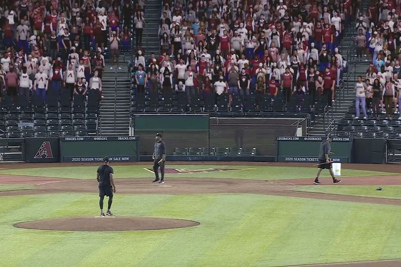 Dieses von Fox Sports bereitgestellte Bild zeigt einen Screenshot aus einem Video, das einen Test der virtuellen Menschenmengen im Chase Field in Phoenix zeigt.