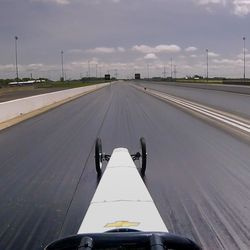 Los reporteros de View Sun-Times vieron mientras participaban en la escuela de carreras de resistencia en Route 66 Raceway en Joliet el miércoles 22 de mayo de 2019.