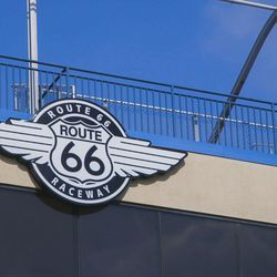 Route 66 Raceway en Joliet, Illinois, es solo una de las casas de la escuela de carreras de resistencia de Frank Hawley. Hawley ofrece clases durante todo el año en todo el país.