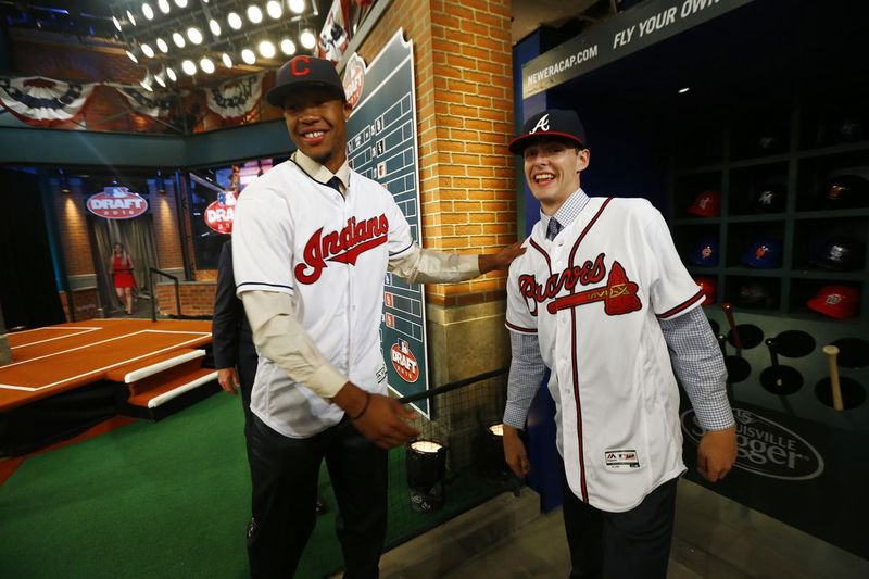 Cleveland baseballhold vil droppe sit indianer-kælenavn efter denne sæson. Atlanta Braves har ingen planer om en navneændring.