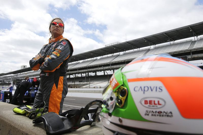Proprietarul echipei, Beth Paretta, și pilotul Simona de Silvestro (mai sus) vor face echipă pentru a pune o altă femeie pe grila de start a Indianapolis 500 în luna mai.