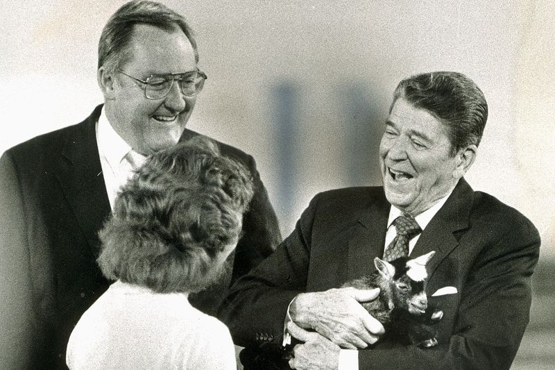 Il presidente Ronald Reagan partecipa all