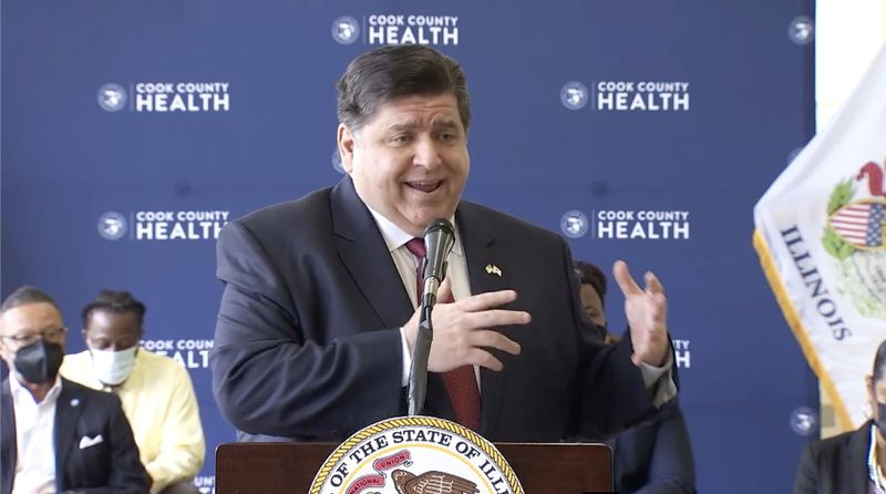 Le gouverneur J.B. Pritzker prend la parole à l