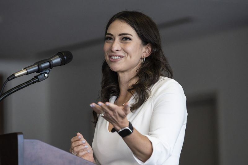 A deputada estadual Margaret Croke fala em uma entrevista coletiva no North Side em julho.
