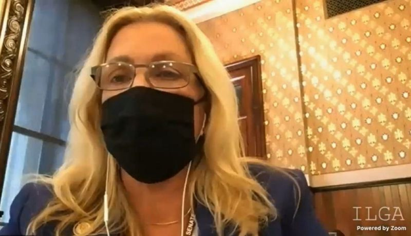 La senadora estatal Sue Rezin, republicana por Morris, durante la audiencia del viernes.