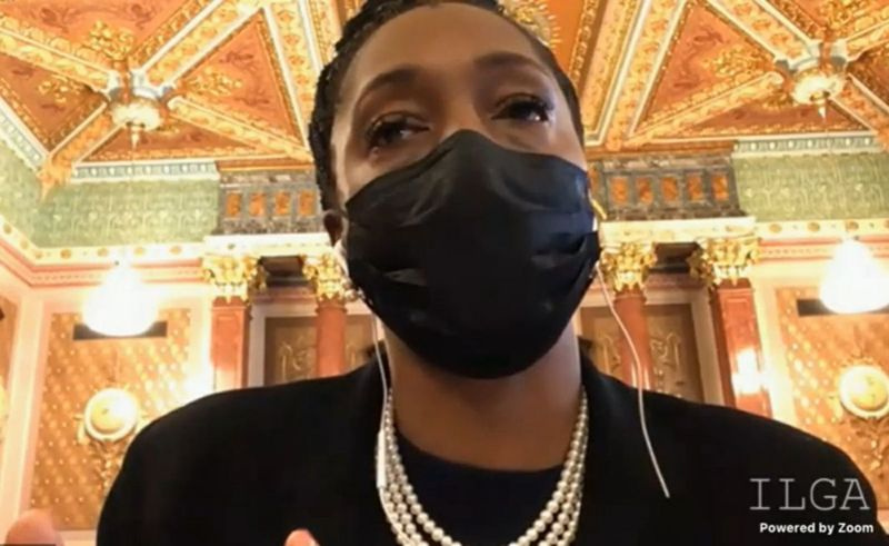 La directora del Departamento de Salud Pública de Illinois, Ngozi Ezike, testifica el viernes.