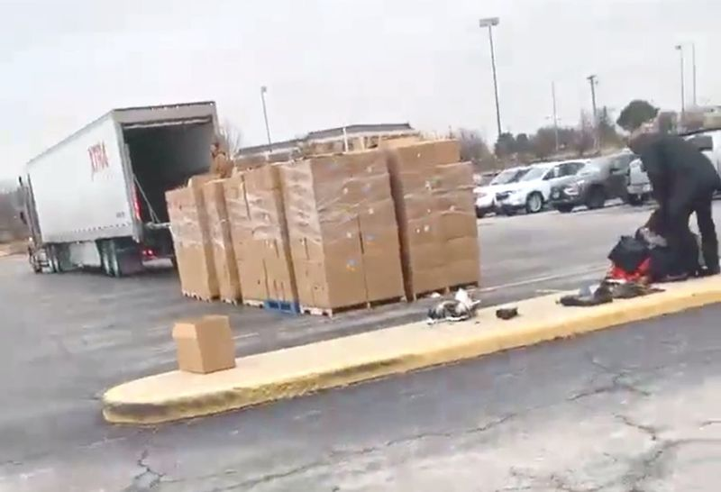 Les dons ont été déposés le 7 décembre au Matteson Holiday Inn pour les familles de Richton Park déplacées par un incendie.