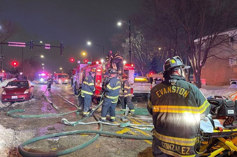 Les équipes de pompiers ont répondu à un incendie le 19 février 2021 dans la banlieue d