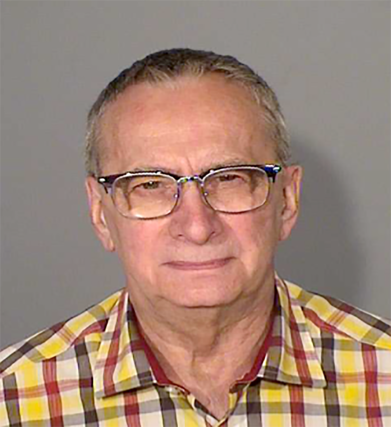 Barry Lee Whelpley, 76, de Minnesota, ex-Naperville, foi acusado de assassinato em primeiro grau na morte de 1972 de Julie Ann Hanson, de 15 anos.