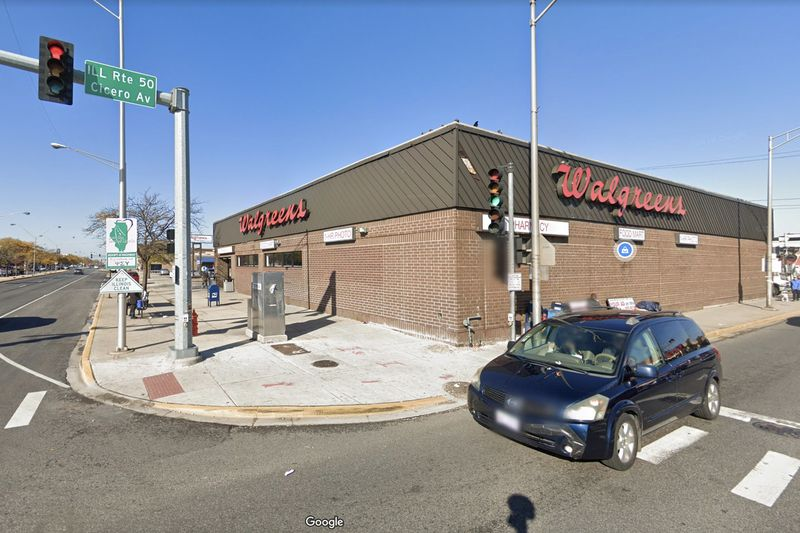 De Walgreens op 4800 W. Cermak Road is een van de drie locaties in Cicero. De winkels werden geconfronteerd met acht aanklachten wegens schending van het beleid inzake gezichtsmaskers.