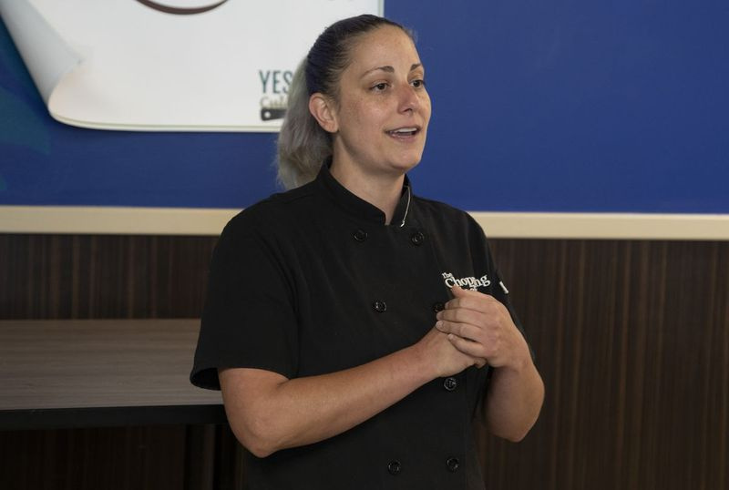 Lisa Counts jest szefową kuchni i instruktorką Yes, Chef! Obóz Kulinarny. Niedziela, 11 lipca 2021 r.