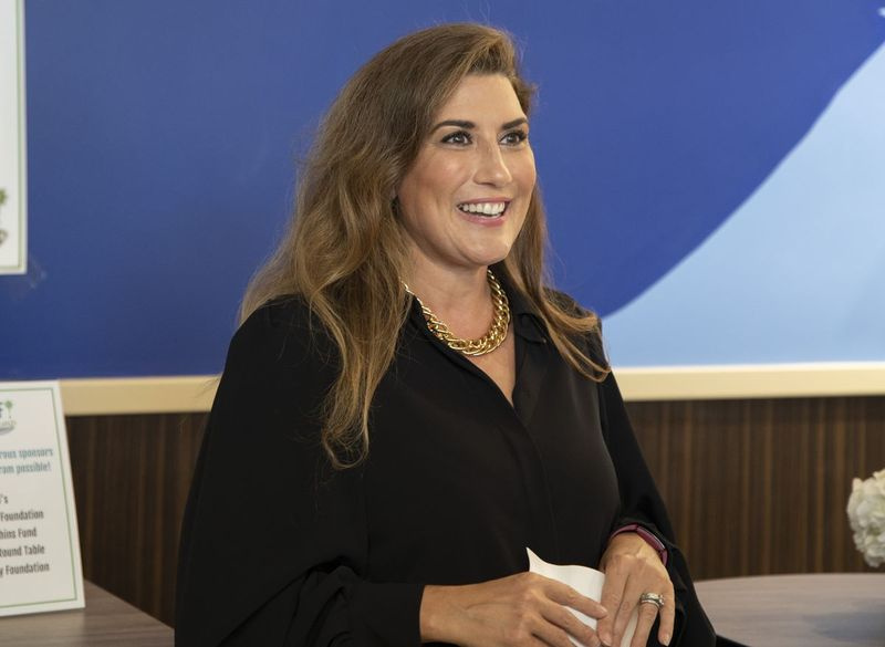 Catherine De Orio, dyrektor wykonawczy Kendall College Trust, rozmawia z uczniami na temat Yes, Chef! Obóz Kulinarny. Niedziela, 11 lipca 2021 r.