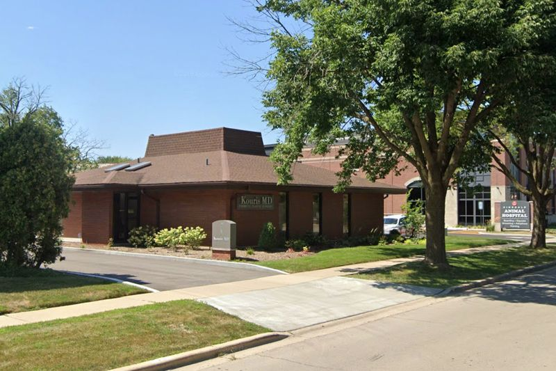 Gydytojas iš Midwest Plastic Surgery, 718 N. York Rd., Hinsdale, išsprendė ieškinį dėl diskriminacijos. Prokurorai paskelbė 2020 m. liepos 28 d.