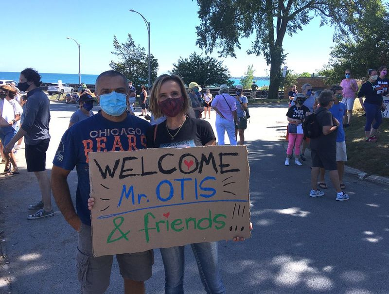 Clara Tomaz și soțul ei Luca Cusatis la un miting din 5 septembrie 2020 pentru Otis Campbell.