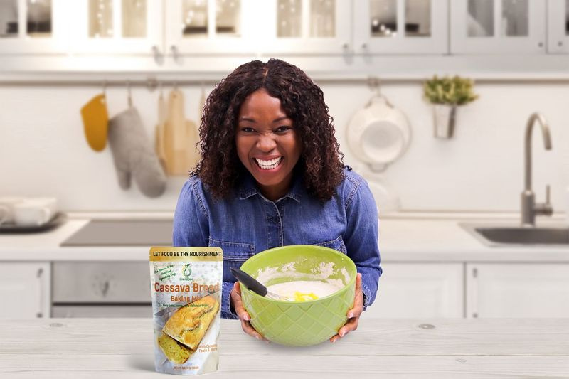 Den lokale iværksætter Toyin Kolawole startede sit eget superfood-firma, Iya Foods, som solgte nemme en-gryde-blandinger, bageblandinger, grøntsagspulvere, krydderier og krydderier, baseret på de fødevarer, hun voksede op med i Nigeria.