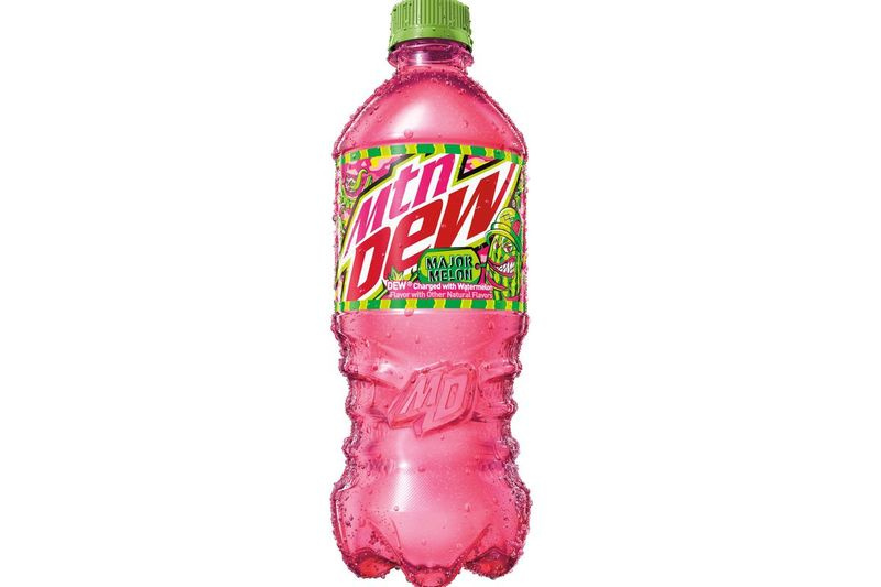 Mountain Dew’s Major Melon parastajos un bezcukura dzērienos ir pieejams 20 unces pudelēs, 2 litru pudelēs, 12 iepakojumos pa 12 uncēm. kannas un citi viena un vairāku iepakojumu izmēri.