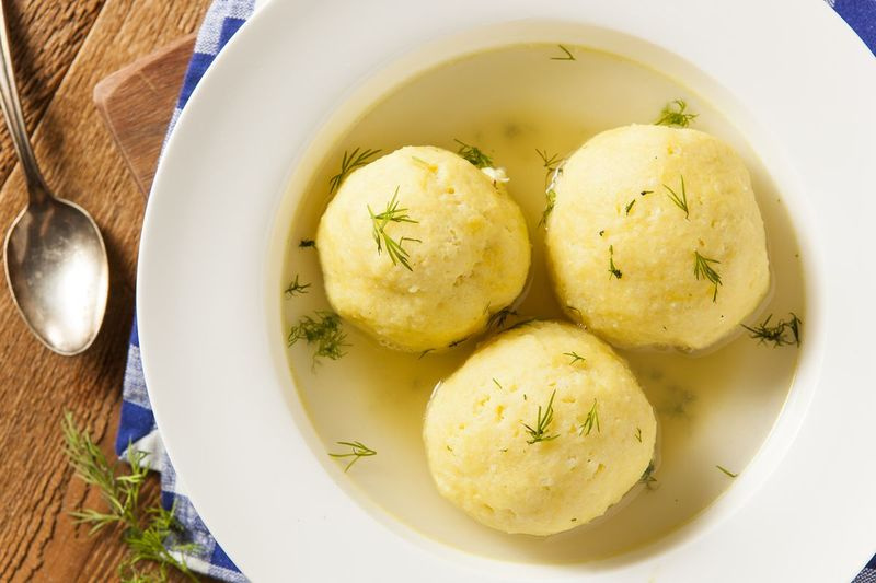 Ihre Matzenbällchensuppe kann dieses Jahr Gemüse enthalten oder auch nicht, laut einem Experten ist das in Ordnung.