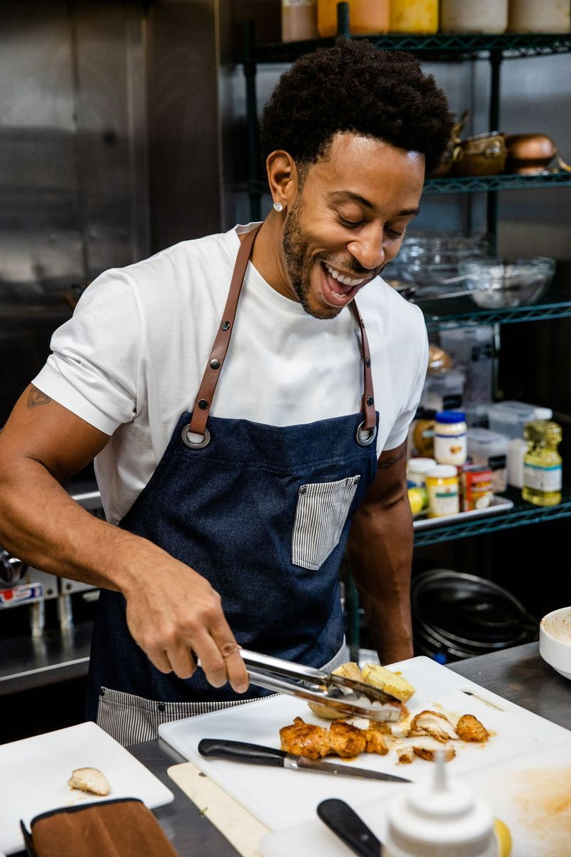 Ludacris izmēģina roku ēdiena gatavošanā jaunajā straumēšanas īpašajā Luda Can’t Cook.