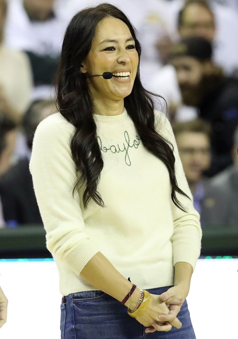 Co-proprietário e co-fundador do Magnolia Joanna Gaines antes de um jogo entre o Kansas Jayhawks e o Baylor Bears no Ferrell Center em 22 de fevereiro de 2020 em Waco, Texas.