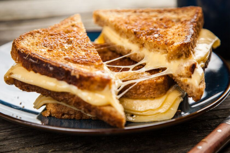   Gli americani adorano i panini al formaggio grigliati, consumandone circa 2,3 miliardi nei 12 mesi che terminano a settembre 2022
