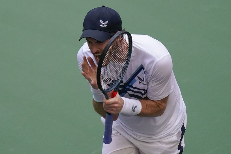 Andy Murray reaguoja po to, kai pralaimėjo tašką Stefanosui Tsitsipas