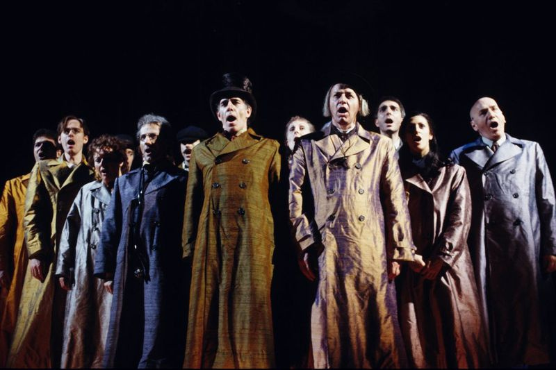 I 2001 iscenesatte Goodman Theatre verdenspremiereproduksjonen av Terrence McNallys The Visit.