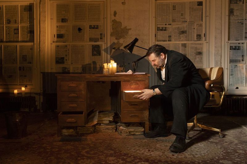 Brendan Coyle protagoniza St. Nicholas en el Goodman Theatre. | Fotos de Helen Maybanks