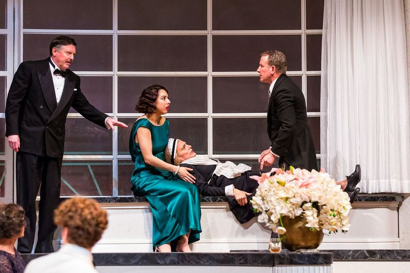 David Kortemeier (fra venstre), Cher Alvarez, Jennifer Engstrom og Paul Tavianini i And Then There Were None på Drury Lane Theatre.