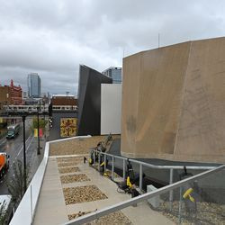 Ein Blick auf die Nachbarschaft vom Dach des neuen Theaters auf dem Campus des Steppenwolf Theatre in 1650 N. Halsted St. in Chicago, 25. Oktober 2021.