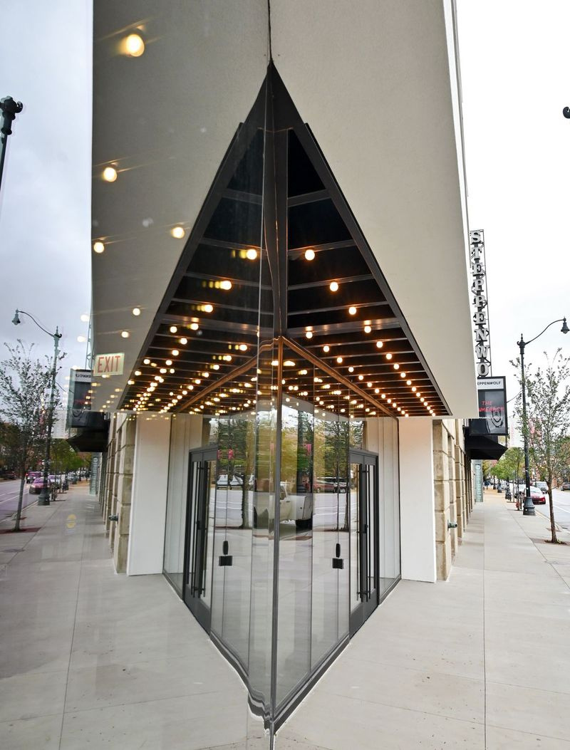 Das neue Gebäude des Bildungs- und Kunstzentrums des Steppenwolf Theatre in der North Halsted Street wurde Anfang dieses Monats fotografiert.
