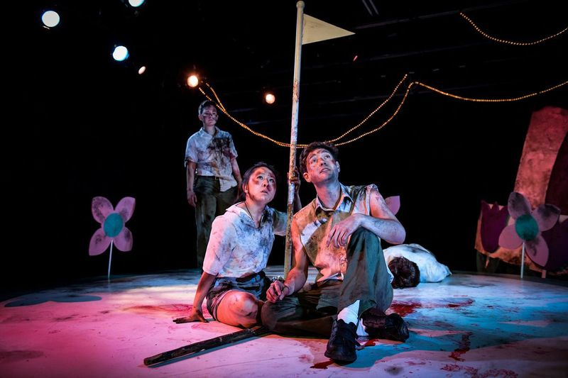 Jackie Seijo (od leve), Stephanie Shum in Patriac Coakley na svetovni premieri Malega sveta The New Colony. Foto Evan Hanover.