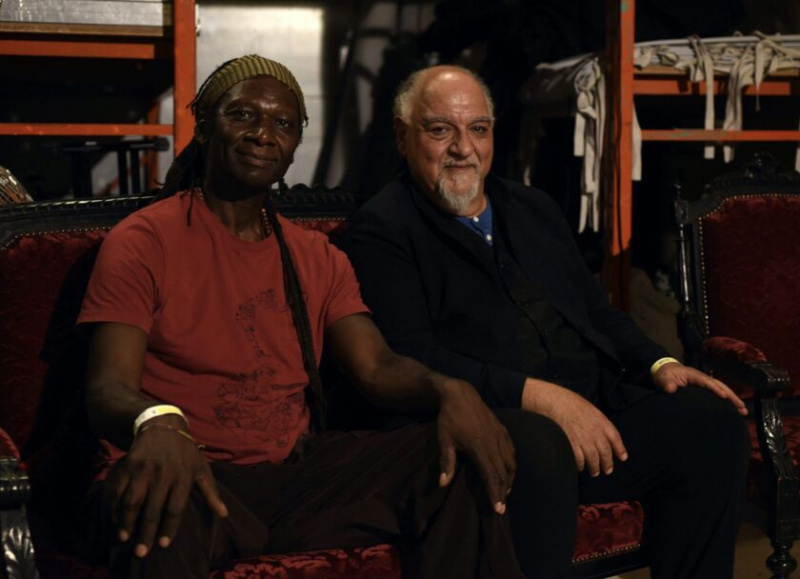   Hamid Drake a Michael Zerang.