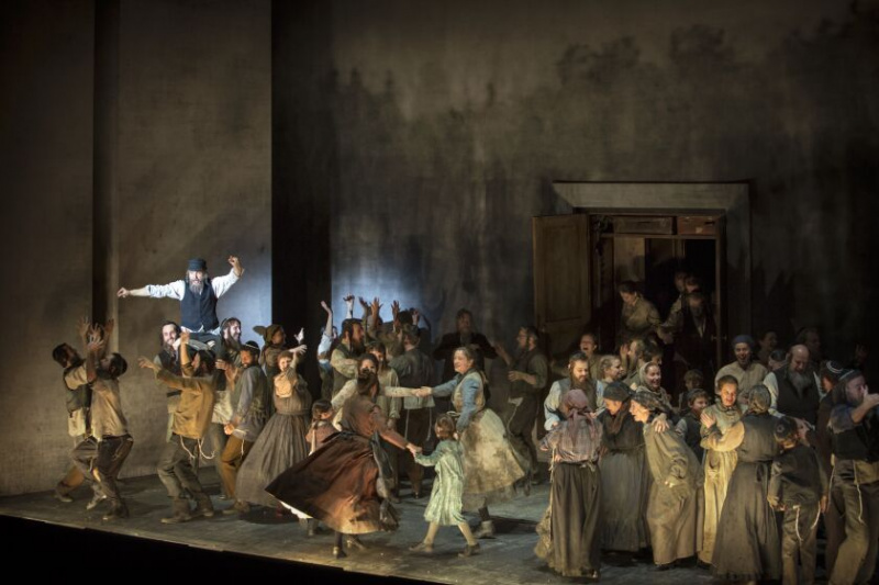   LOC_Fiddler_on_the_Roof_photo_Iko_Freese___Komische_Oper_Berlin.jpg