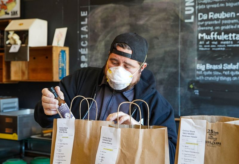Mike Bancroft, kastme ja leiva köögi kaasomanik Edgewateris, 6338 N. Clark St.