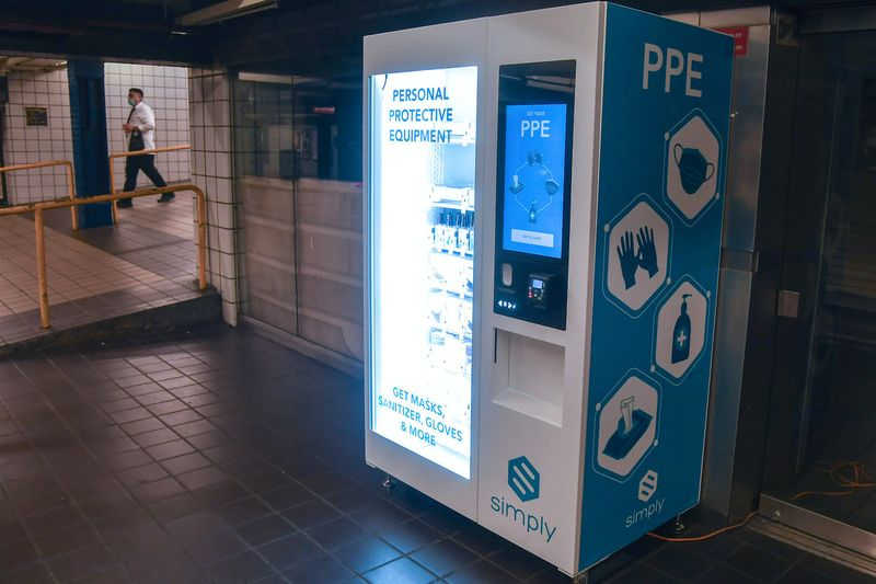 Die Automaten werden vom Anbieter Canteen installiert und betrieben, der bereits über ähnliche Automaten in den Stationen der Metropolitan Transportation Authority in New York verfügt.
