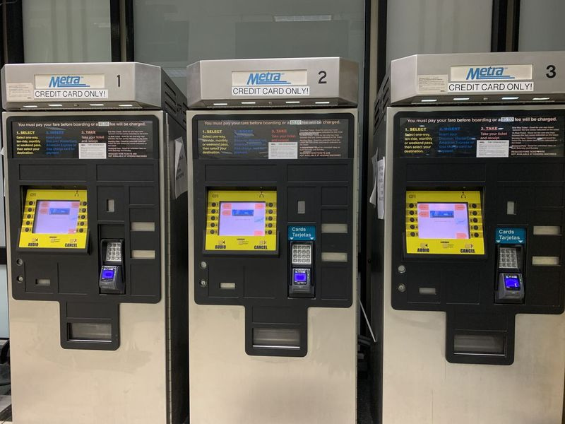 Máquinas expendedoras de billetes de Metra en Union Station.