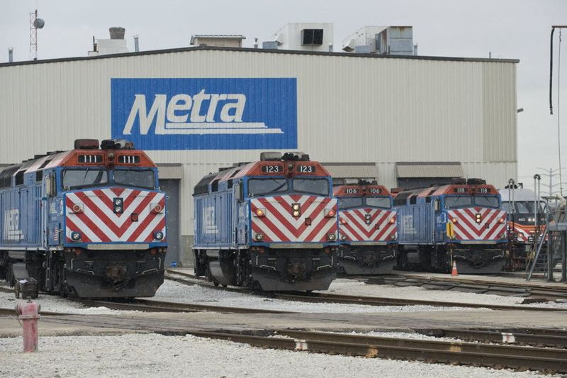 Metra-ryttertallet øker sakte etter en stor nedgang på grunn av COVID-19-pandemien.